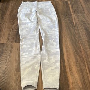 Lululemon white como leggings